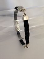 Armband met leren stuk